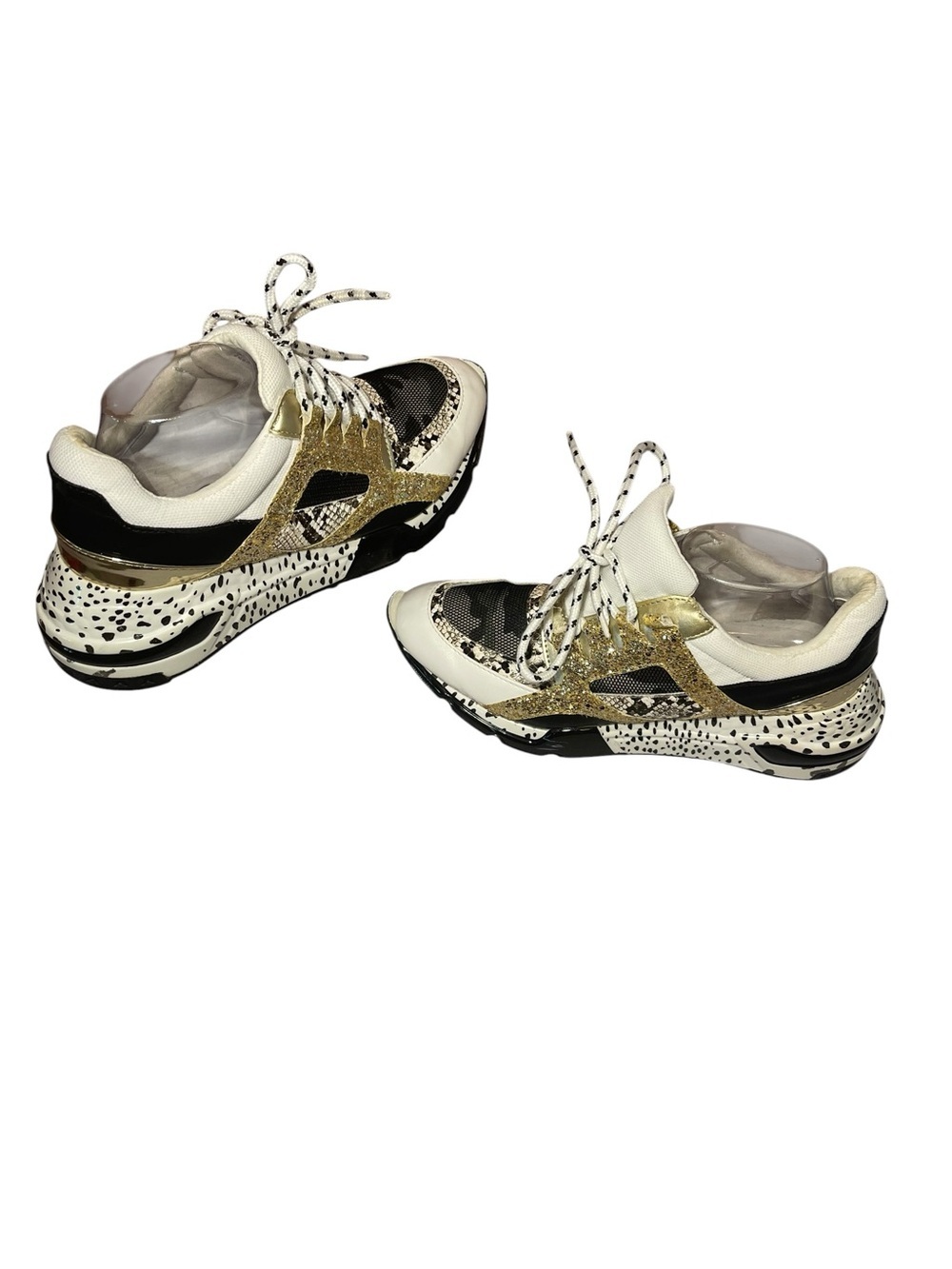 Steve Madden Womens White and Gold Fashion Sneakers